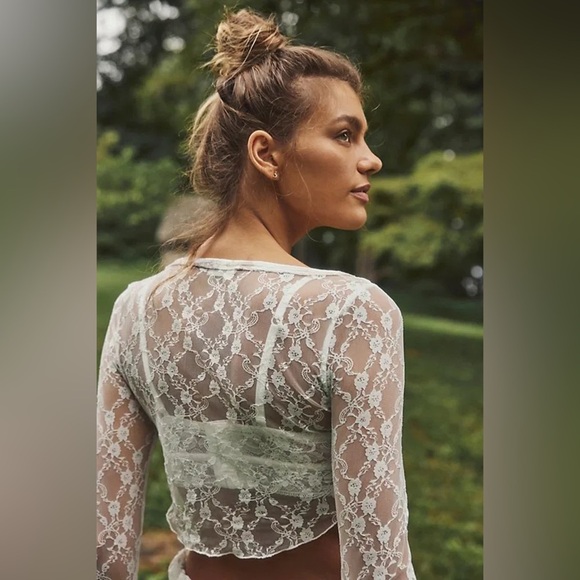 NWOT - Intimately Free People Let It Be Sheer Lace Long Sleeve Crop - Size M - Picture 2 of 3